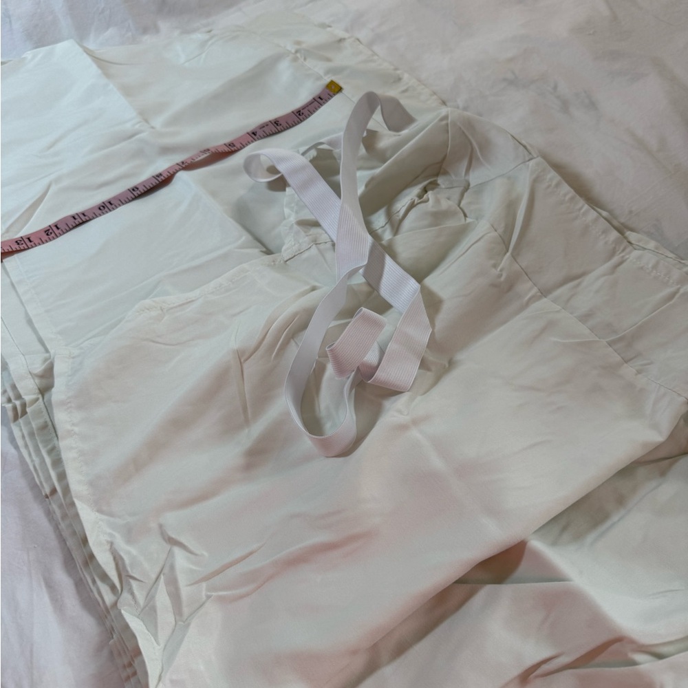 Queen Bedskirt NWT Creamy White Wrap Around Design